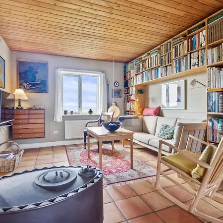 בית נופש 4 Bedroom Stunning In Karby
