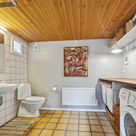 4 Bedroom Stunning In בית נופש Karby
